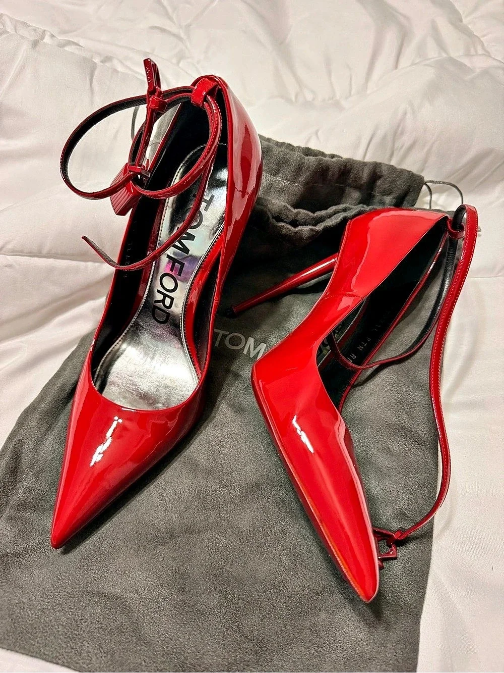 Tom Ford Padlock Pointy Patent Leather Pumps Red EU 38 Like New